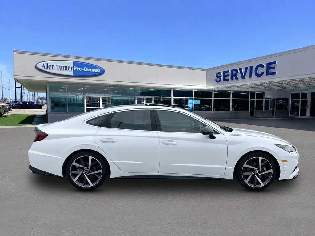 Used 2022 Quartz White Hyundai SEL Plus image 9