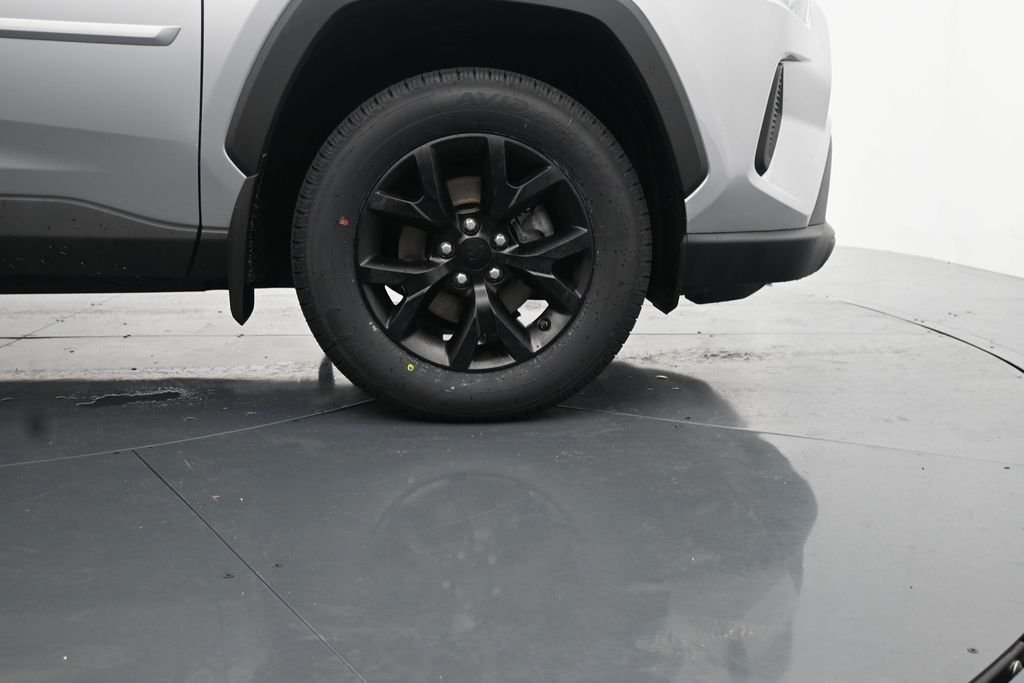 Used 2022 Silver Toyota LE image 11