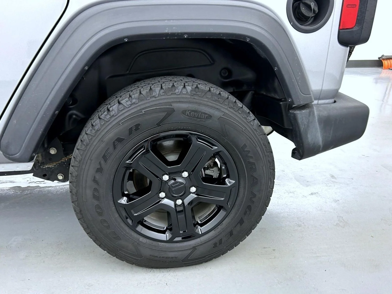 Used 2019 Silver Jeep Unlimited Sport S image 21