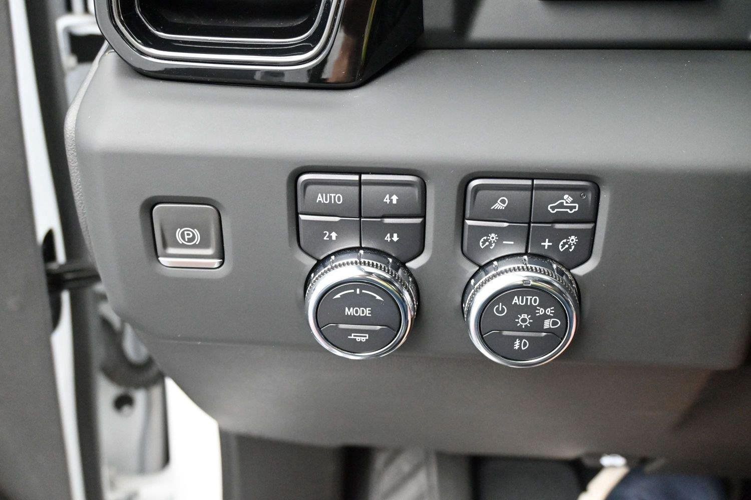 Used 2023 SUMMIT WHITE GMC AT4 image 21