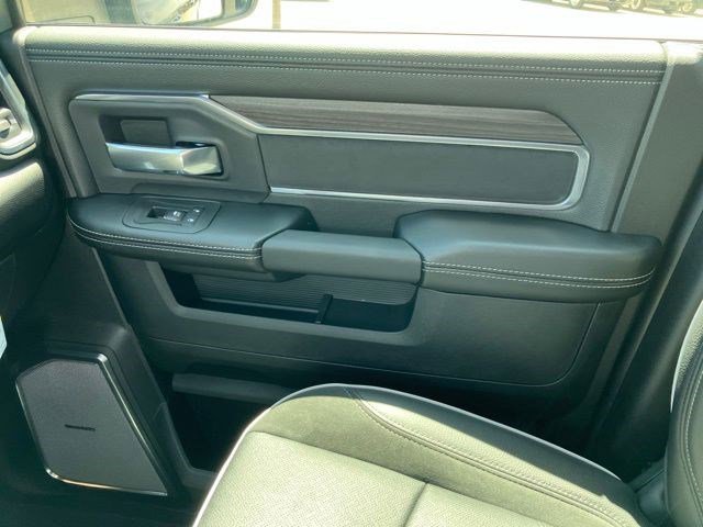 New 2026 Diamond Black Crystal Pearl-Coat Exterior Paint RAM Laramie image 20