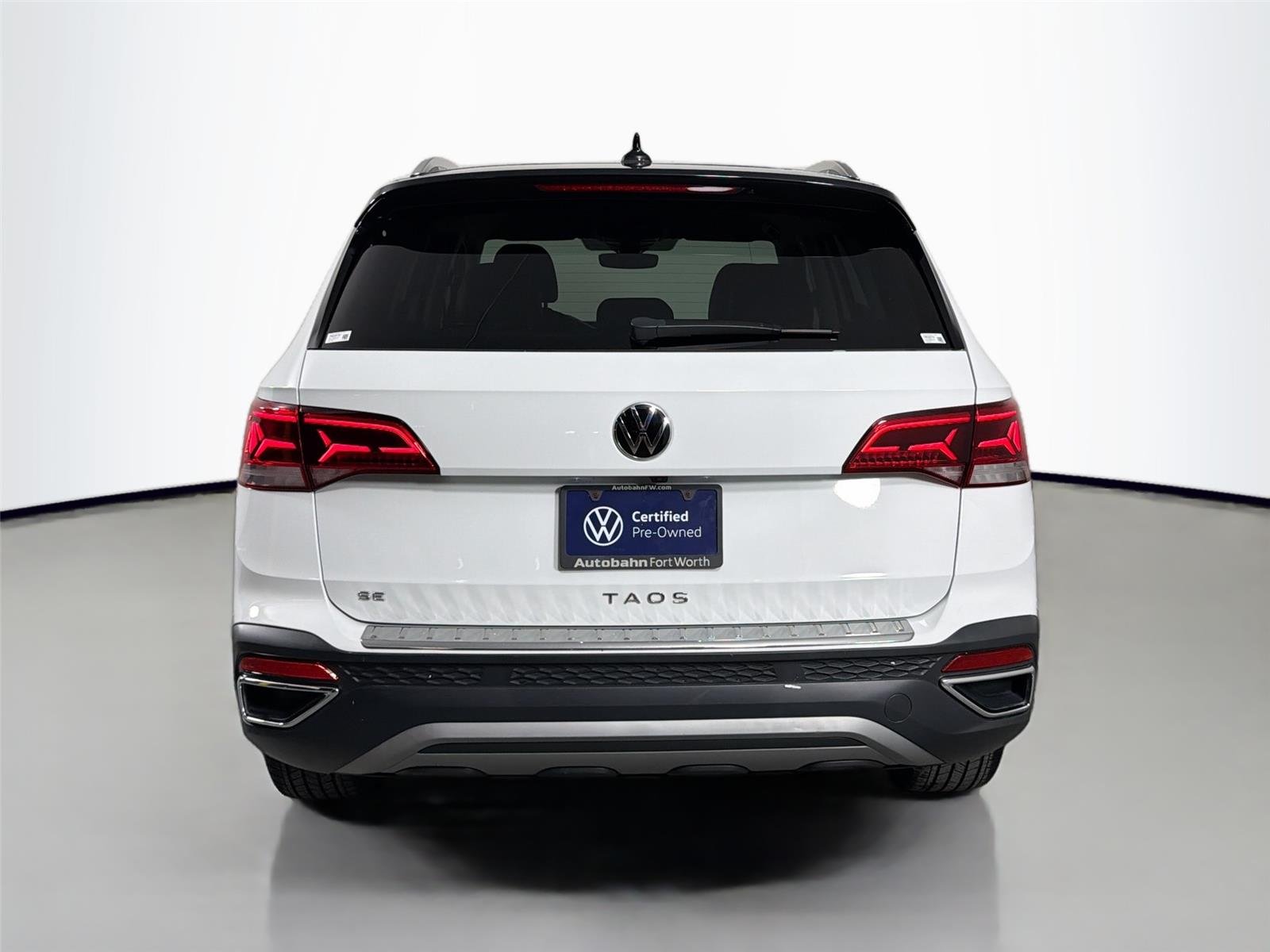 Used 2023 Pure White Volkswagen SE image 6