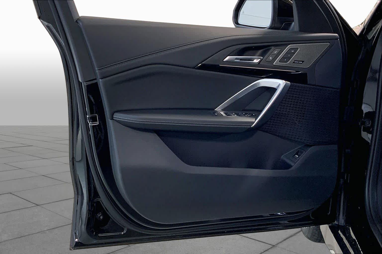 New 2026 Jet Black BMW xDrive28i image 10