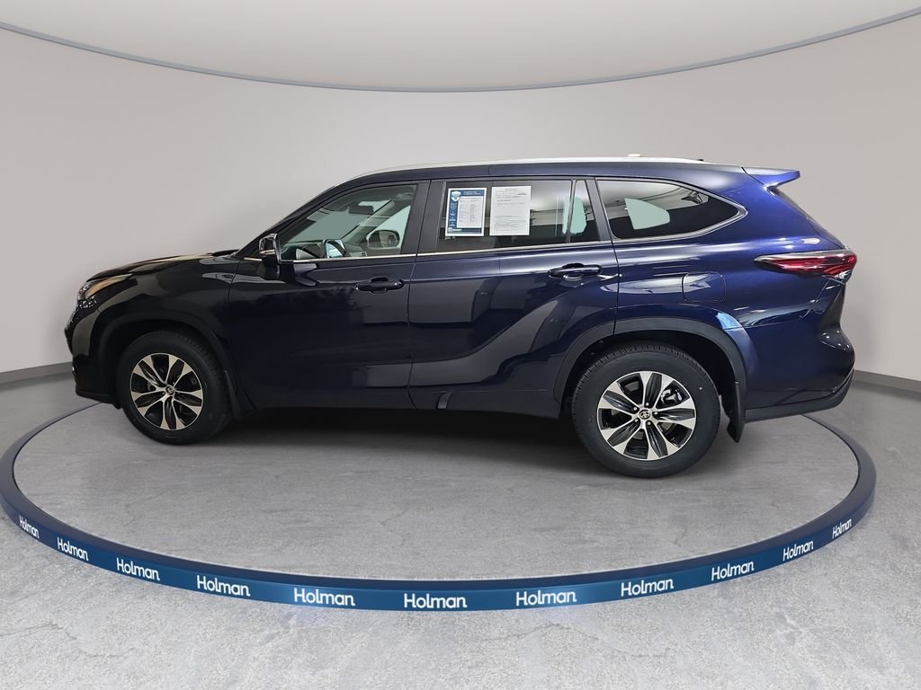 Used 2025 Blue Toyota XLE image 9