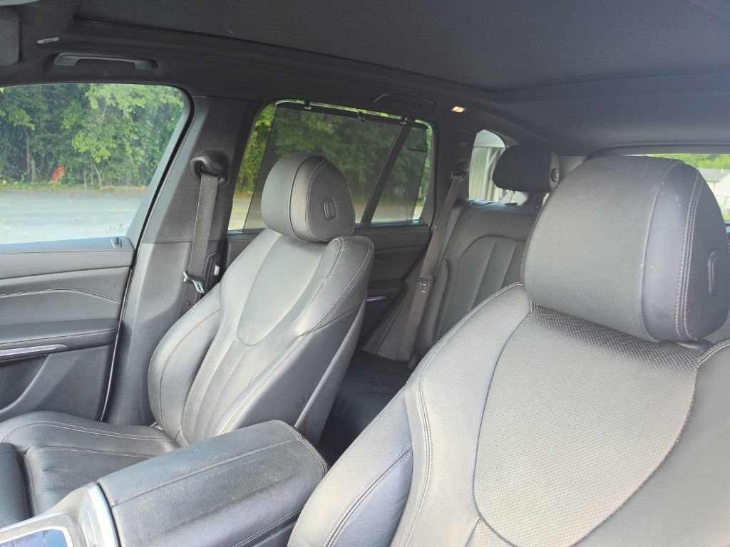 Used 2020 White BMW xDrive40i image 25