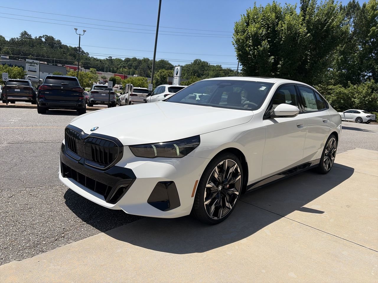 New 2027 Alpine White BMW 530i xDrive image 4