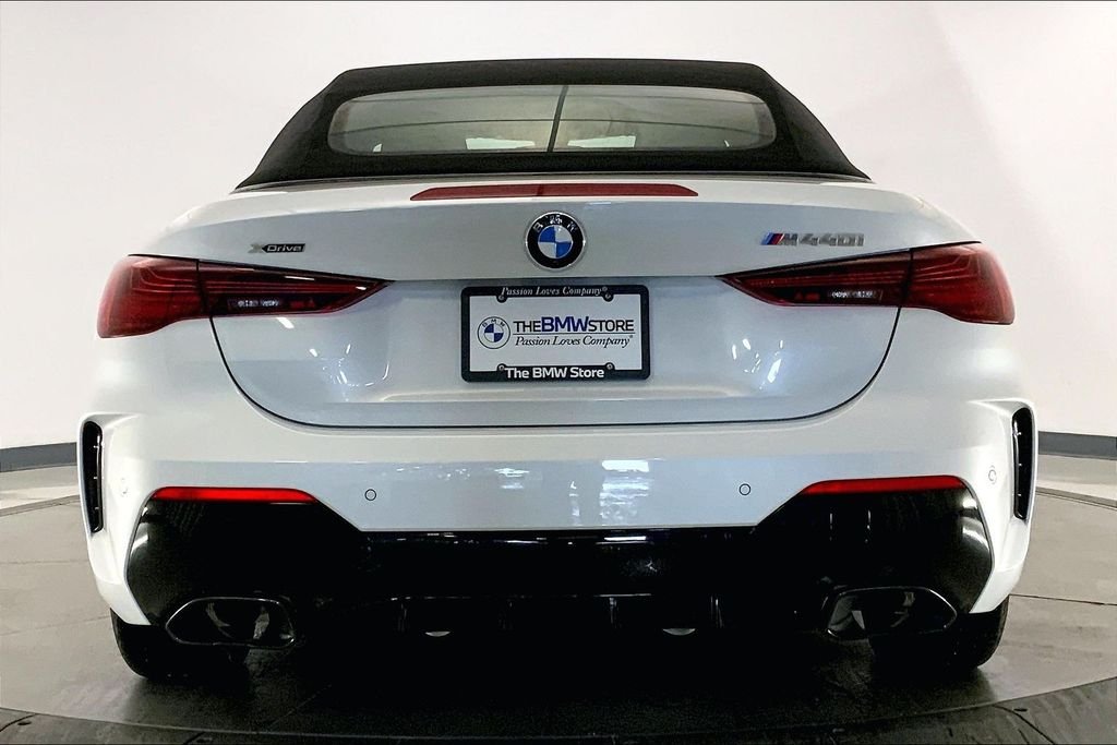 Used 2025 Mineral White Metallic BMW  image 3