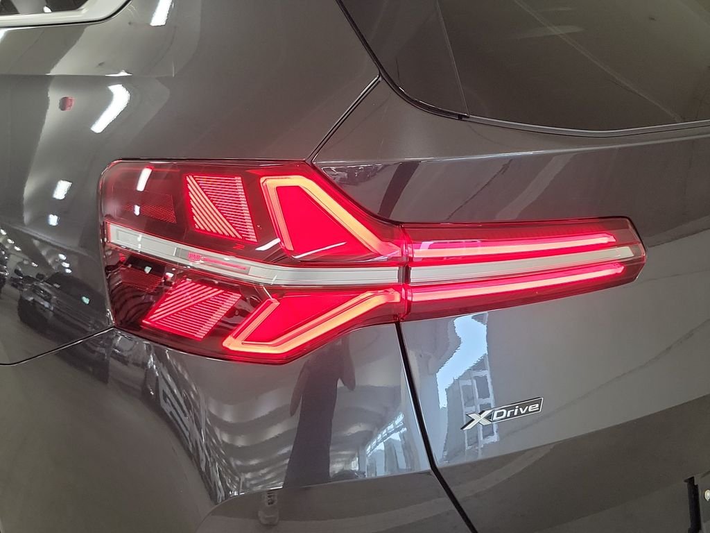New 2026 Dark Graphite Metallic BMW 30 xDrive image 18