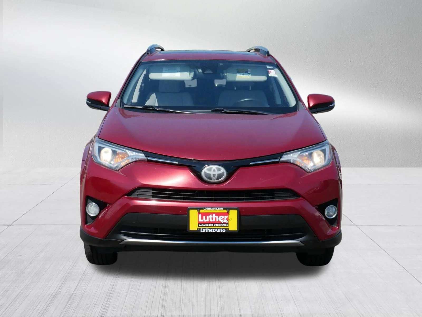Used 2018 Toyota RAV4 XLE with VIN 2T3RFREV1JW758585 for sale in Hopkins, MN