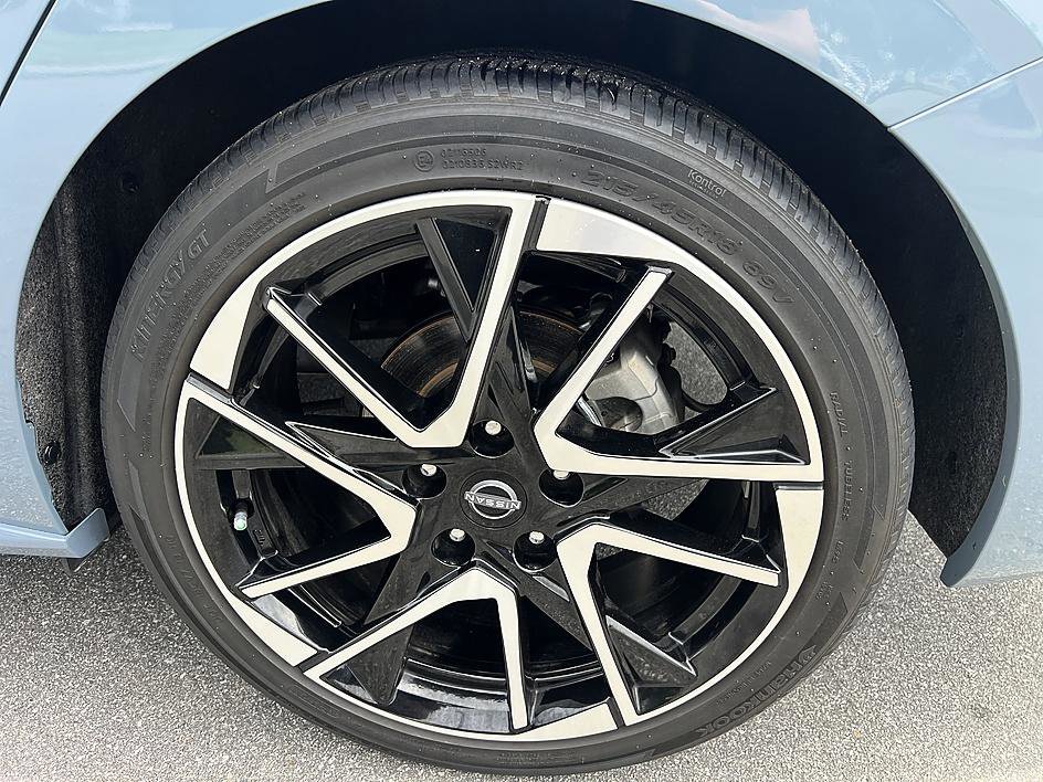 Used 2024 Atlantic Gray Metallic/Super Black Nissan SR image 10