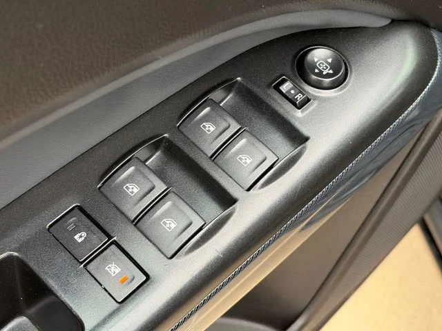Used 2018 Black Chevrolet Z71 image 20