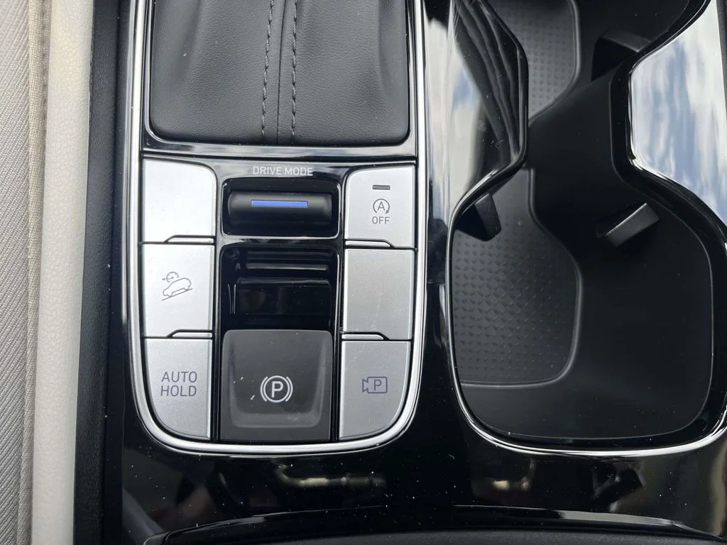 New 2026 Black Hyundai SEL image 19
