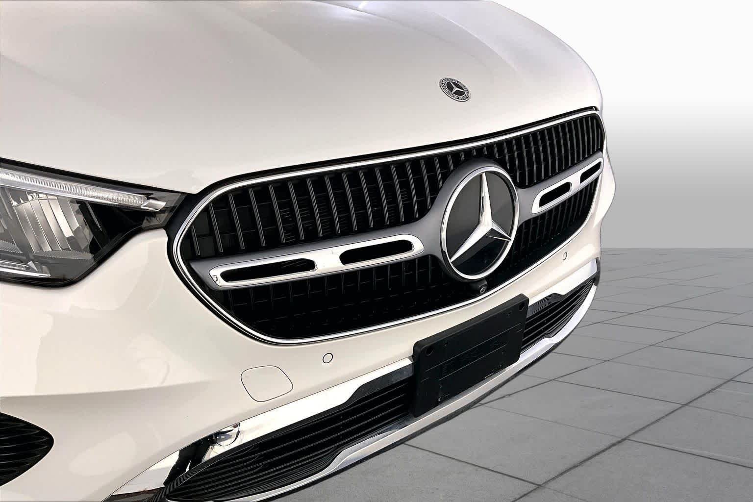 Certified Used 2025 Polar White Mercedes-Benz GLC 300 image 32