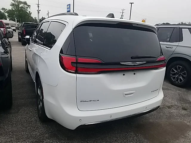Used 2023 White Chrysler Limited image 14