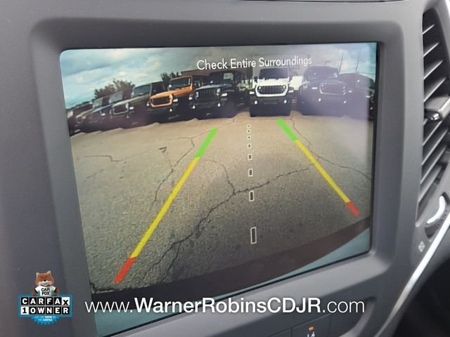 Used 2023 White Jeep Altitude image 22