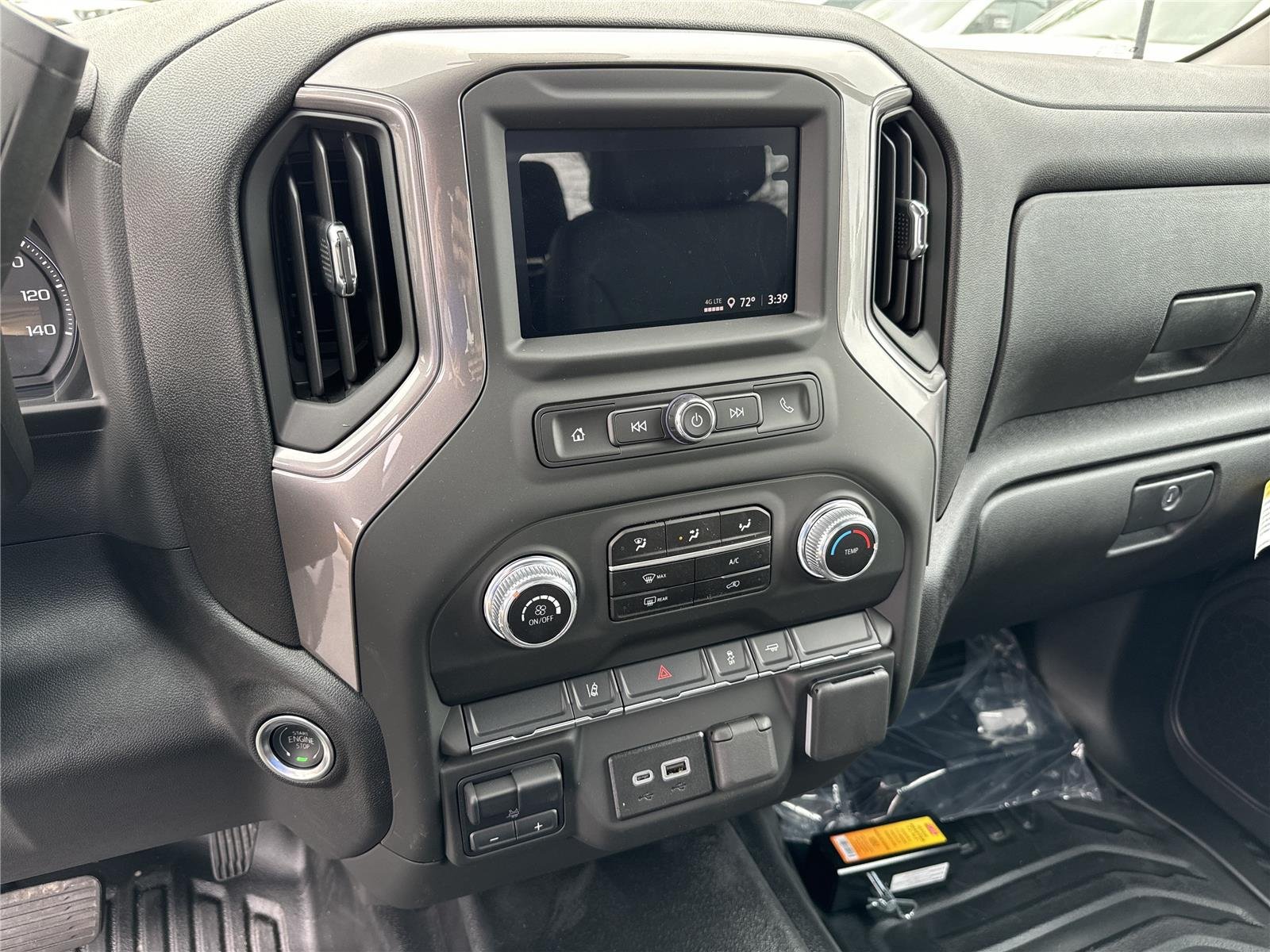New 2025 Summit White GMC Pro image 27