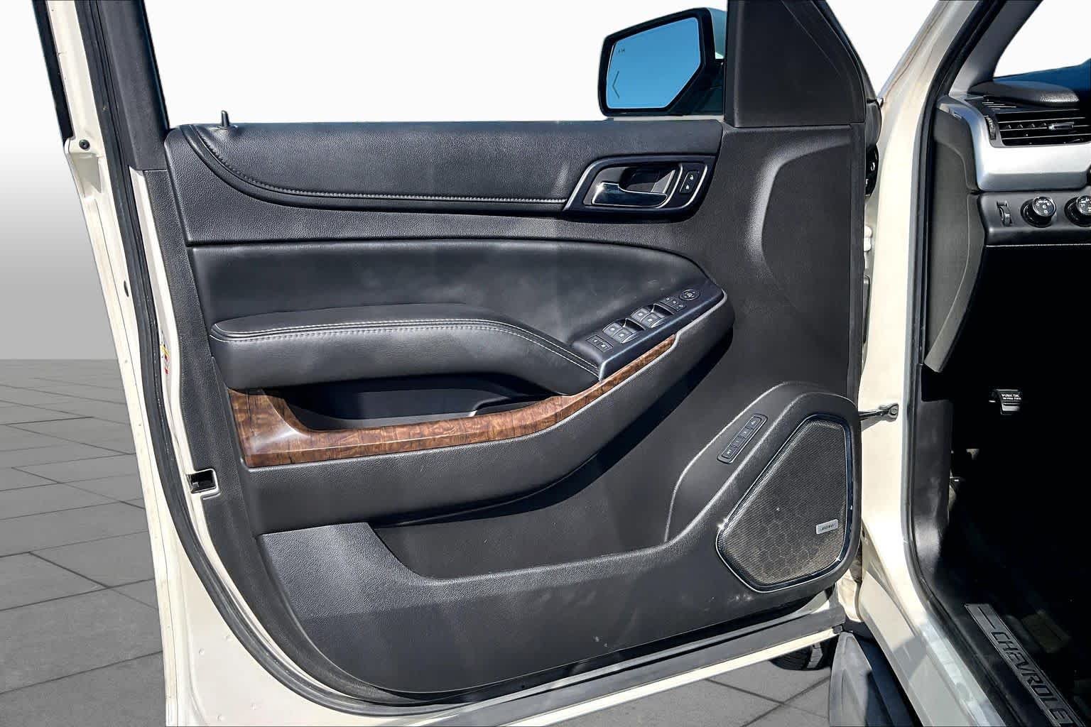 Used 2015 White Diamond Tricoat Chevrolet LT image 21