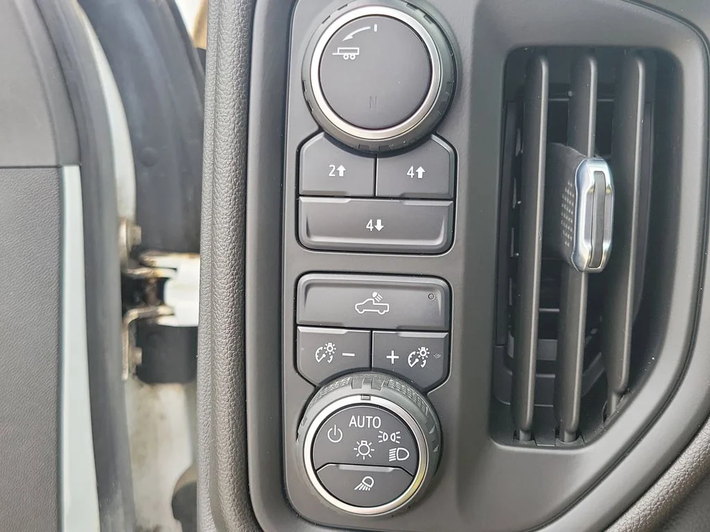 Used 2020  Chevrolet LT image 21