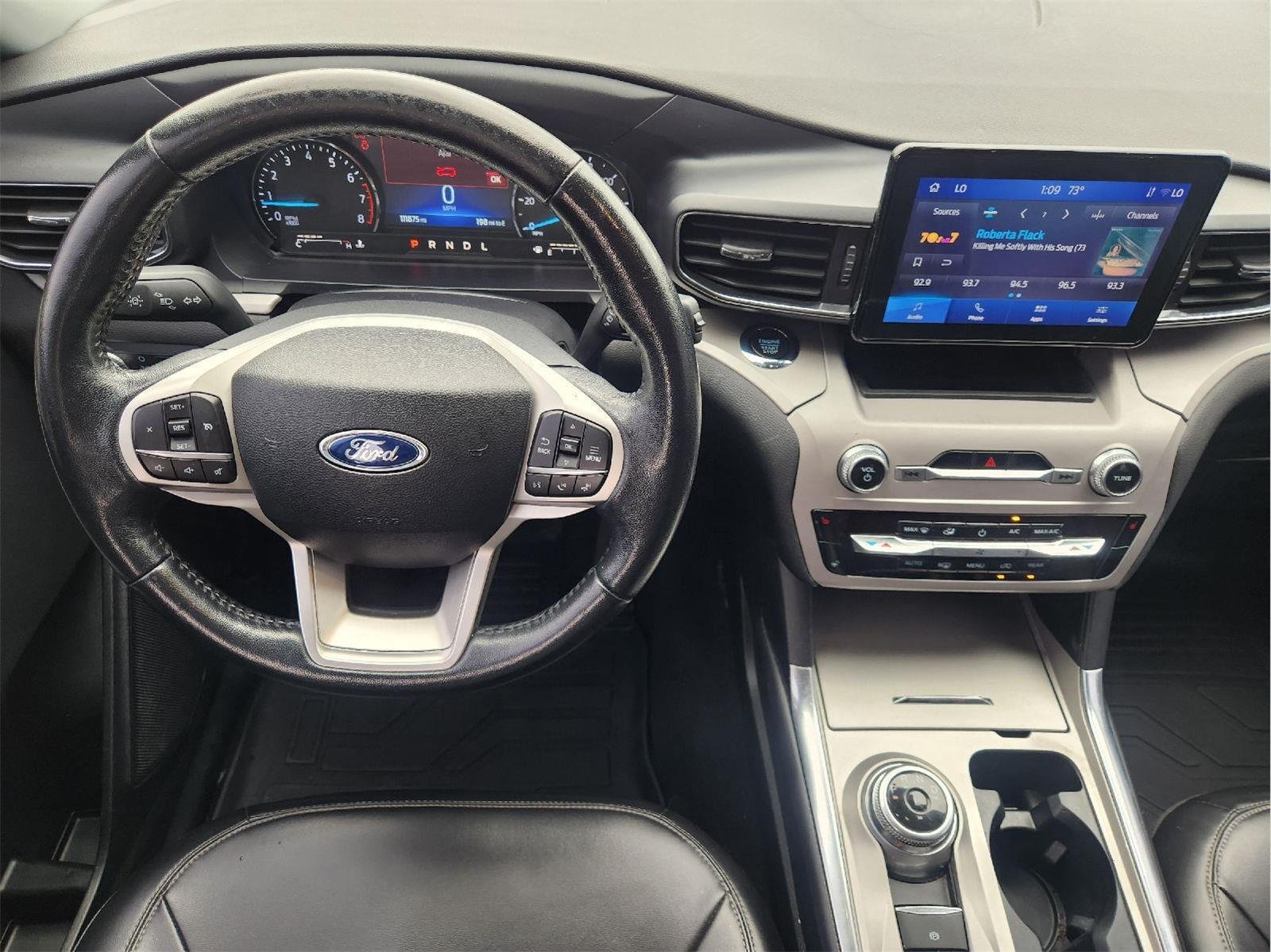 2023 Ford Explorer photo 27 of 34
