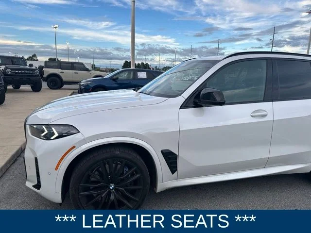 Used 2025 White BMW M60i image 3