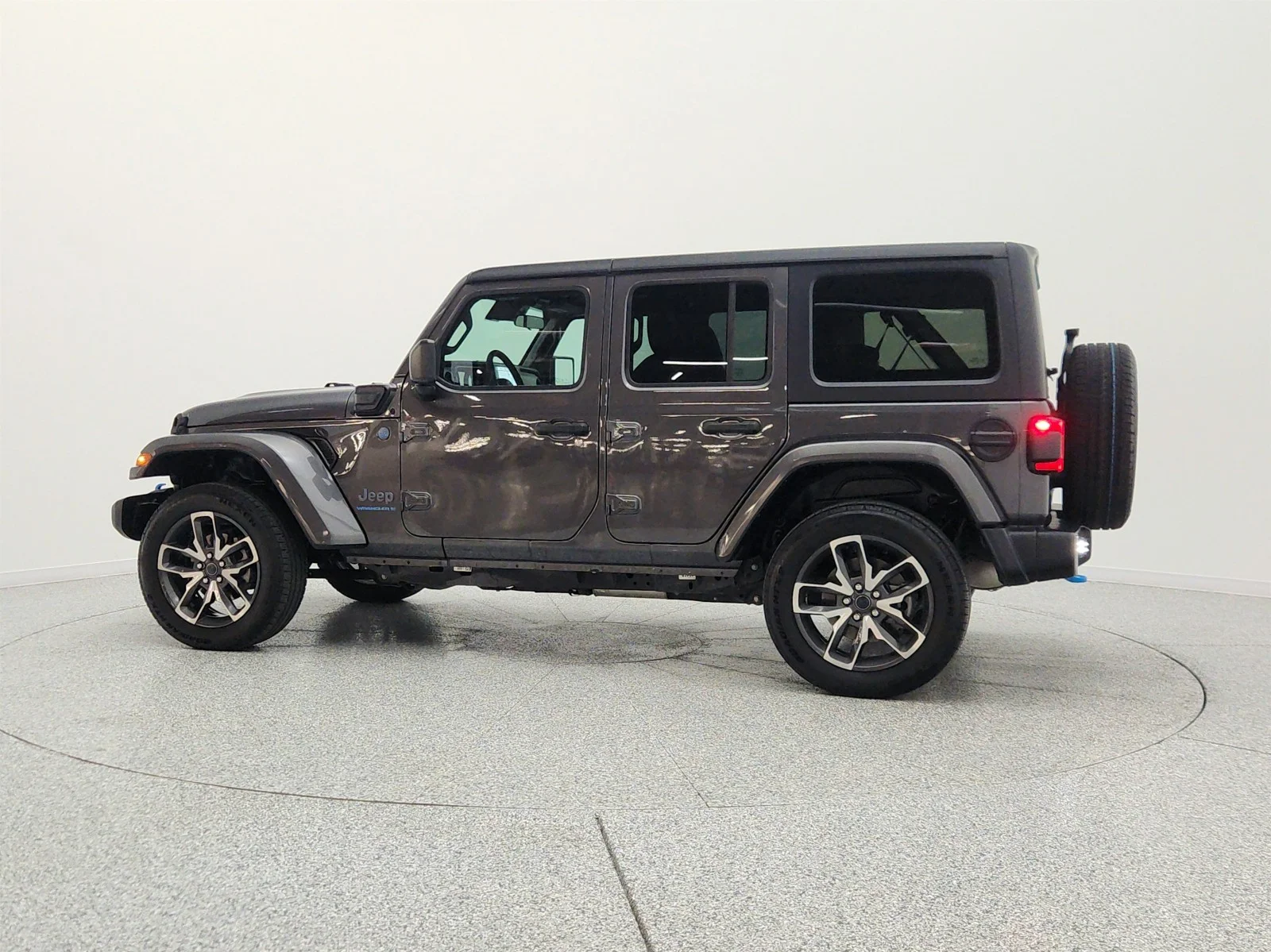 Used 2024 Granite Crystal Metallic Clearcoat Jeep Sport S 4x4 image 8