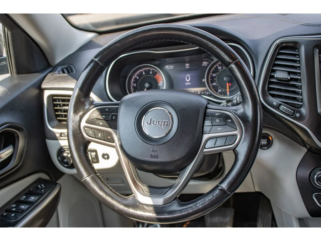 Used 2021 Sting-Gray Clearcoat Jeep Latitude Lux image 36