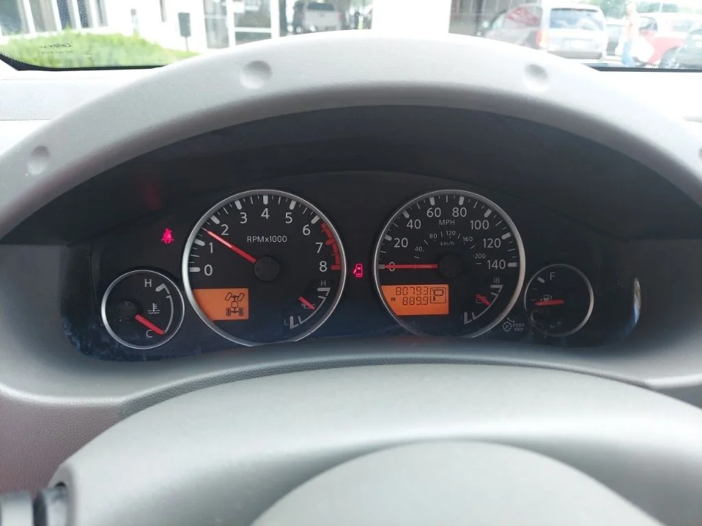 Used 2011 White Nissan SL image 16