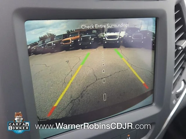 Used 2023 White Jeep Altitude image 22