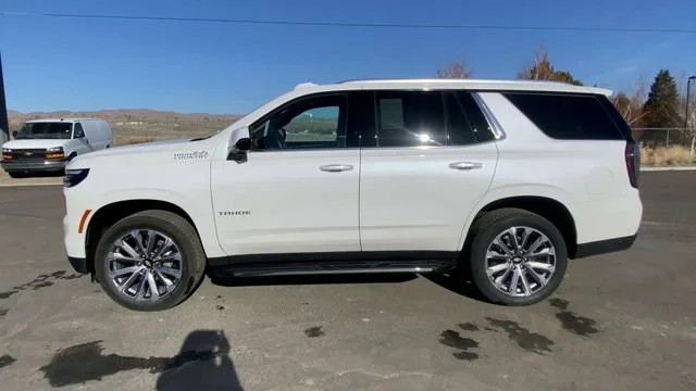 Used 2025 Iridescent Pearl Tricoat Chevrolet High Country image 5