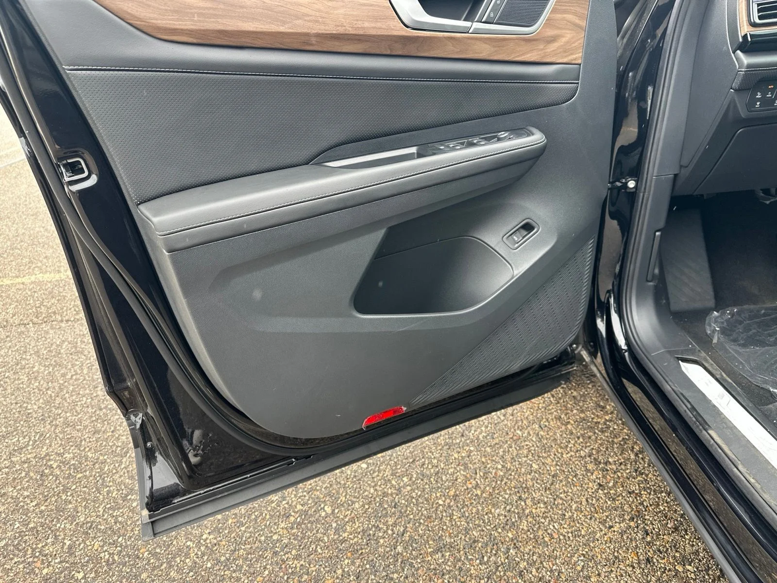 New 2026 Black Volkswagen 2.0T SE w/Technology image 15