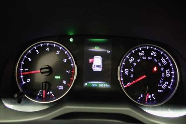 Certified Used 2019 Silver Toyota Xle premium image 5