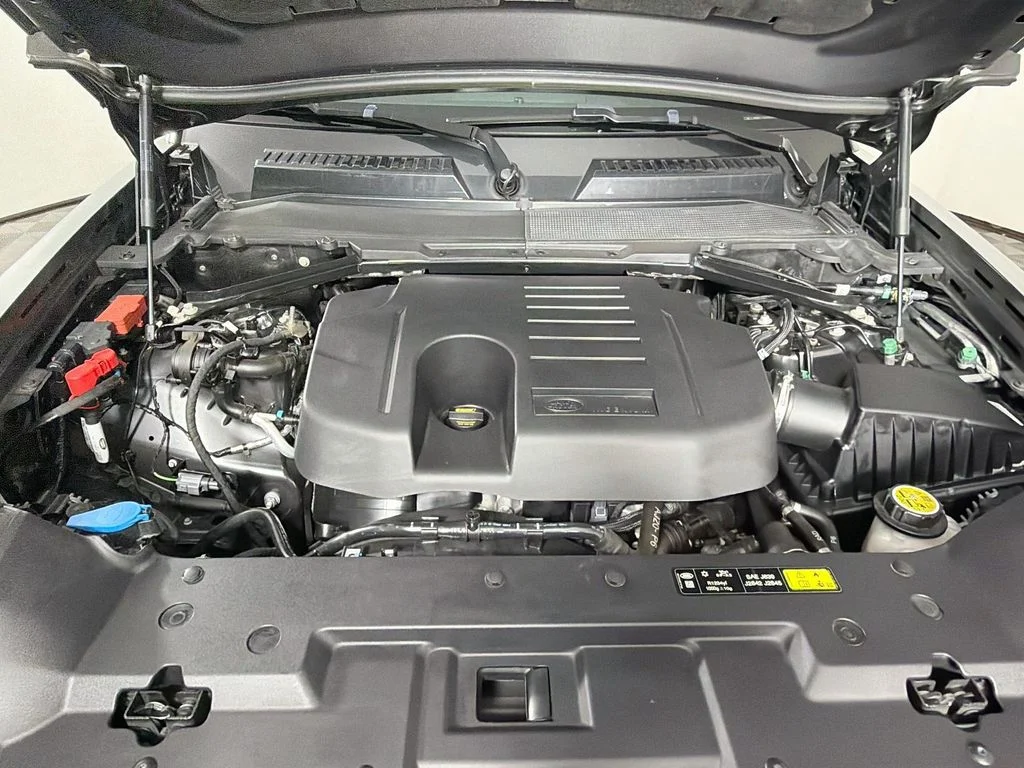 Used 2023 Gray Land Rover X-Dynamic SE image 33
