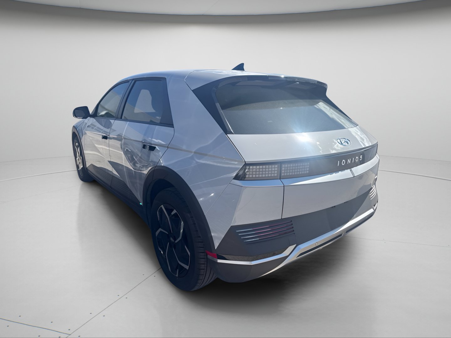 Used 2024 Cyber Gray Hyundai SEL image 10