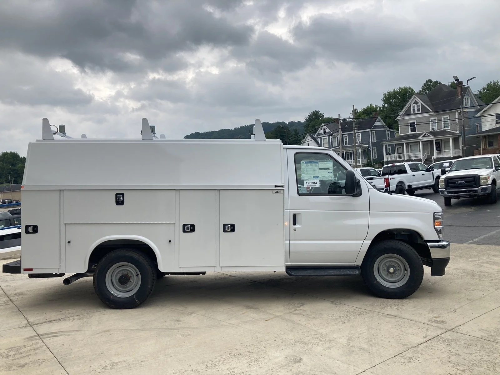 New 2027 Oxford White Ford E-350 SRW image 3