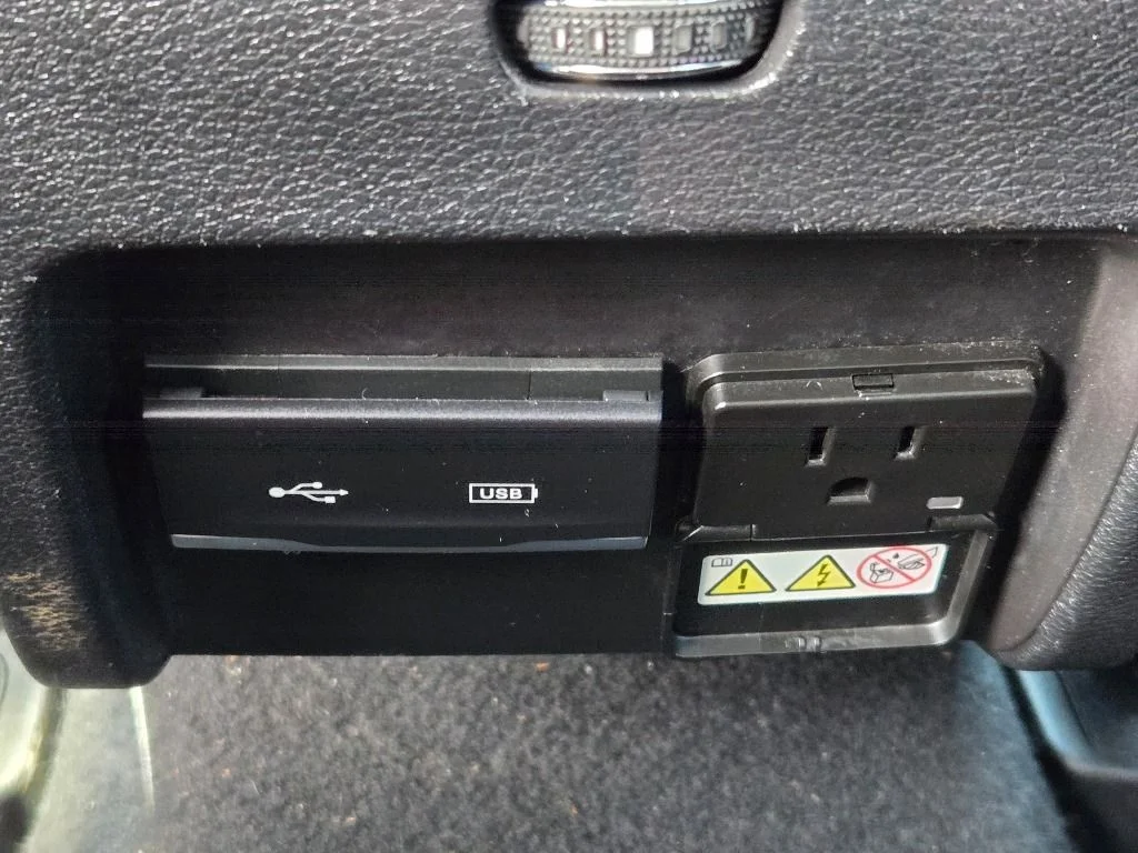 Used 2019 Gray Jeep Latitude Plus image 19