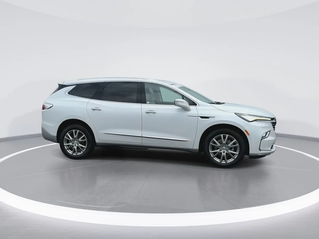 Used 2023 White Buick Essence image 9