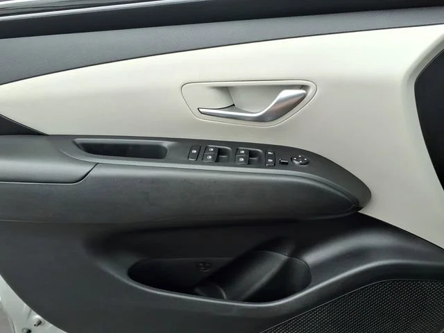 Used 2024  Hyundai SEL image 17
