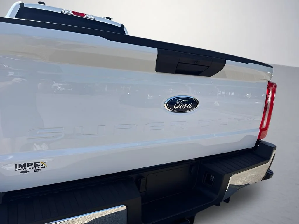 Used 2025 White Ford XL image 30