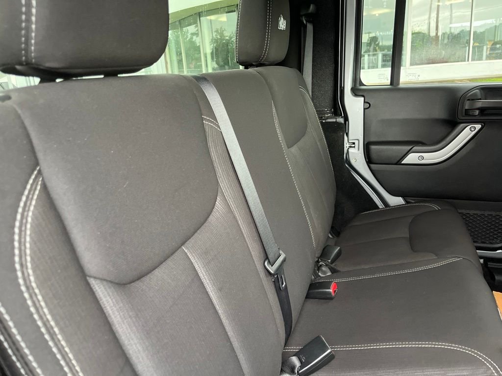 Used 2014 Billet Metallic Clearcoat Jeep Unlimited Rubicon image 39