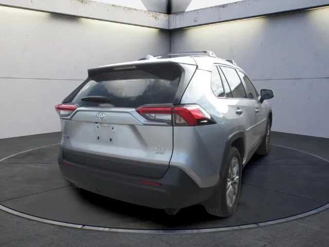 Used 2025 Silver Sky Metallic Toyota XLE Premium image 3