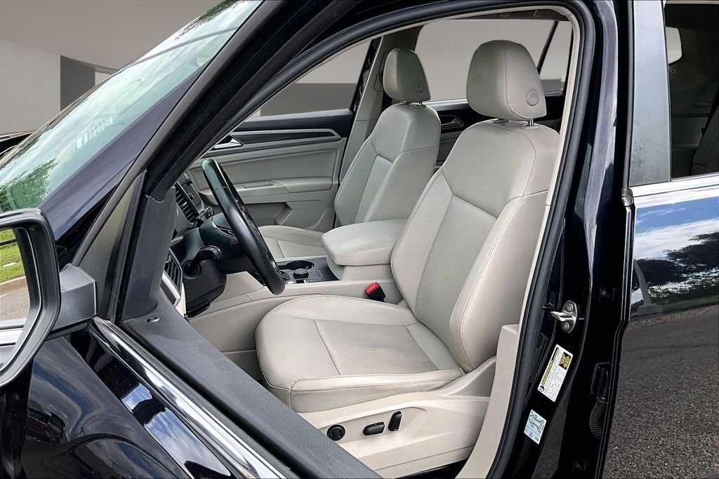 Used 2019 Black Volkswagen 3.6L V6 SE image 27