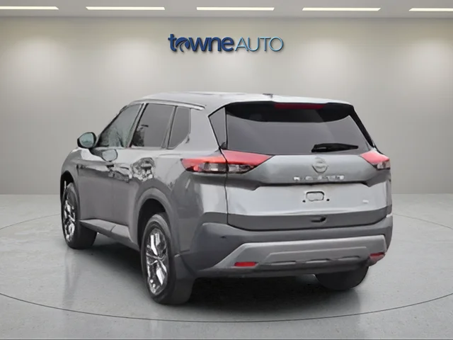 Used 2023 Gray Nissan S image 5