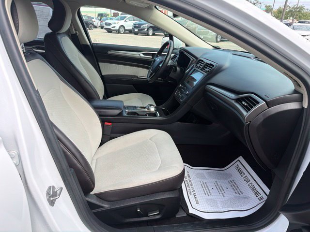 Used 2019 Oxford White Ford SE image 21