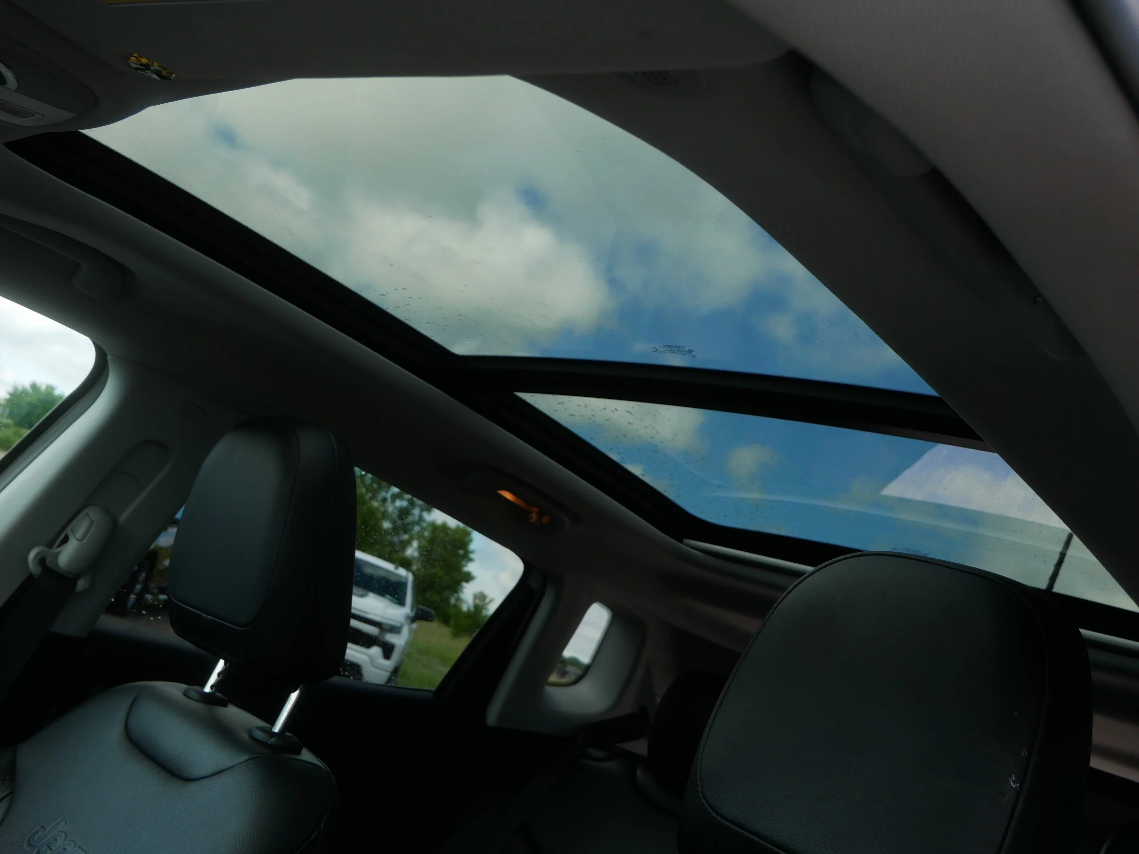 Used 2021 Pearl White Tri-Coat Jeep Limited image 19
