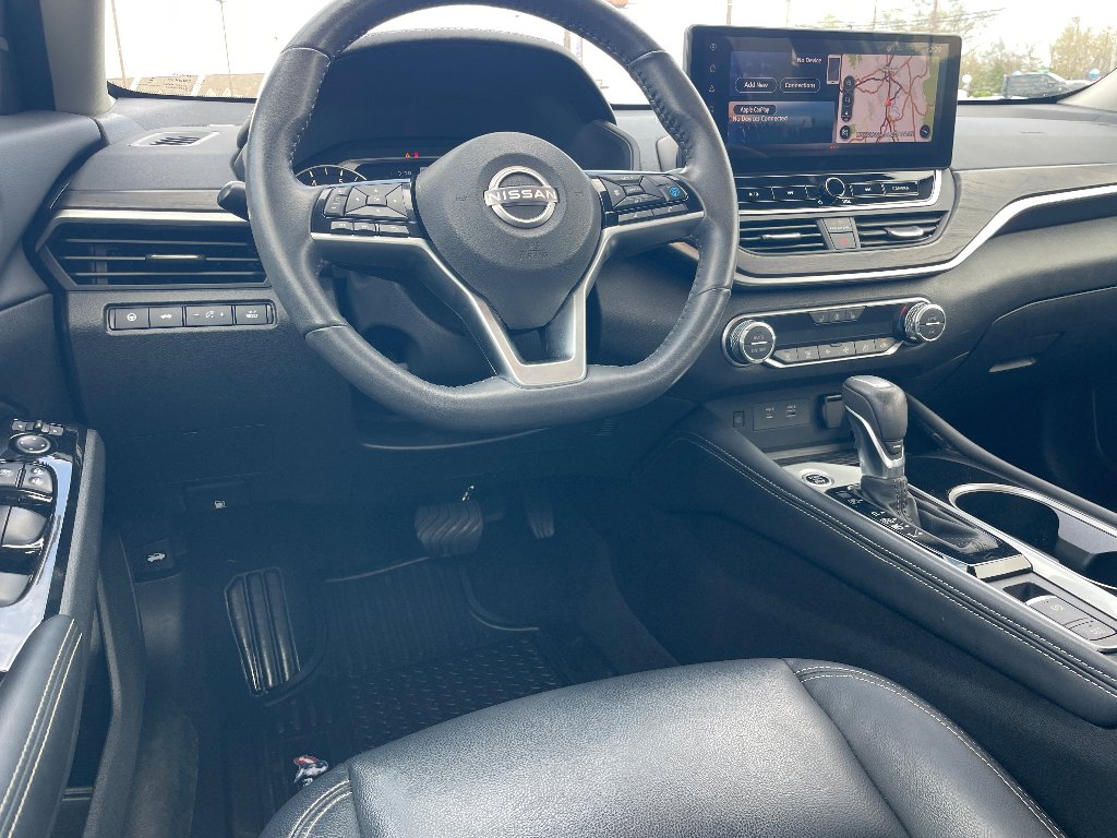 Used 2023 Pearl White Tricoat Nissan 2.5 SL image 2