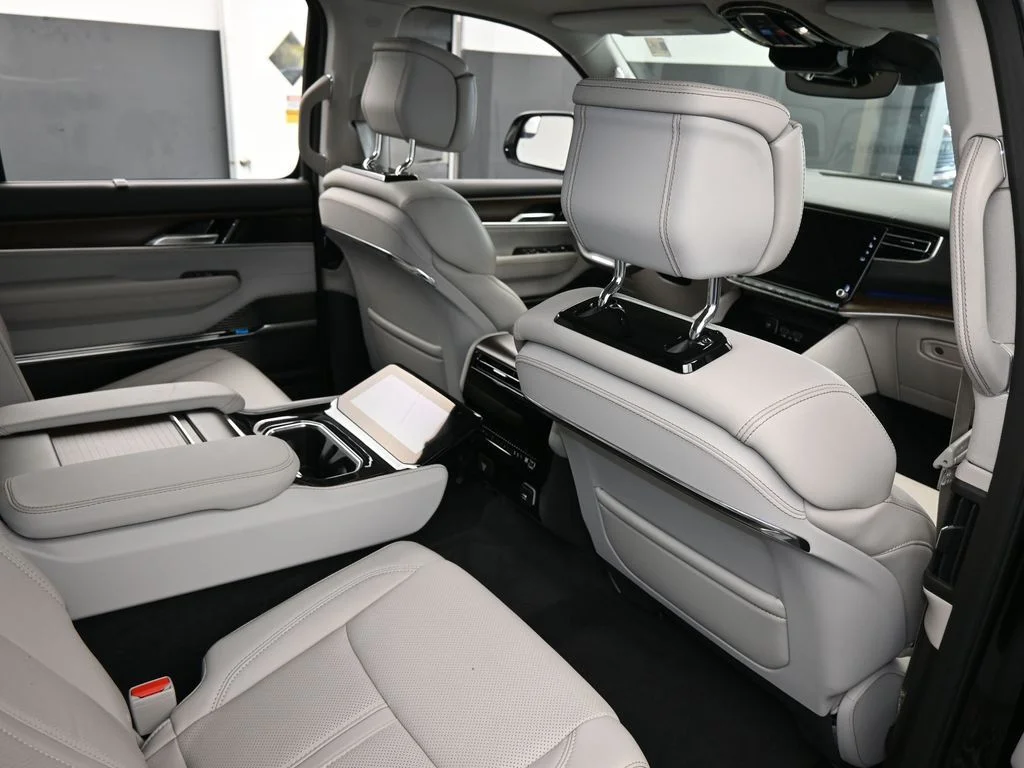 Used 2024 Diamond Black Crystal Pearlcoat Jeep Base image 54