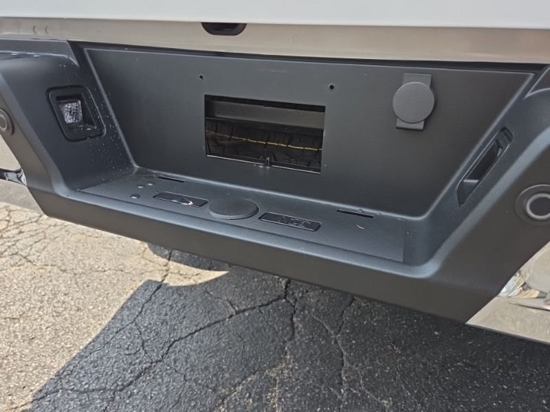 Used 2023 White Ford XL image 11