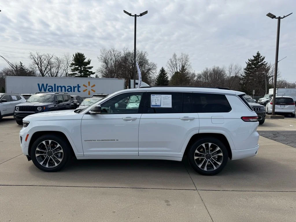Used 2023 White Jeep Overland image 4
