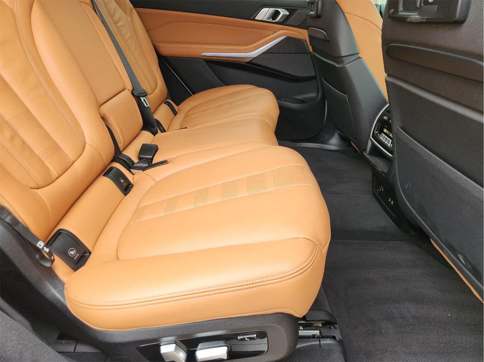 2021 BMW X7 photo 32 of 35
