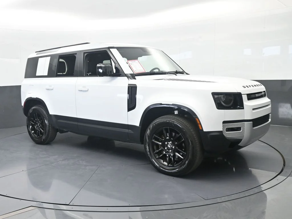 Used 2025 White Land Rover S image 8